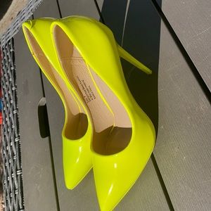 Bright yellow/neon yellow heels